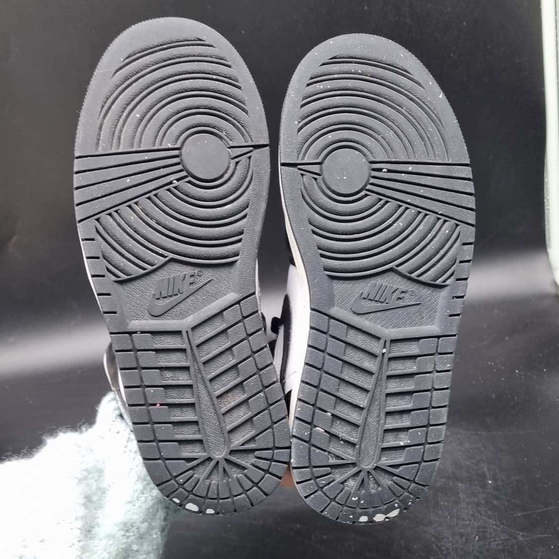 나이키 에어 조던 1 미드 245 상품이미지3