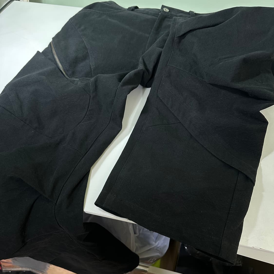 2 M DIFFERNTIS 블랙 커브드 드레이프팬츠 상품이미지3