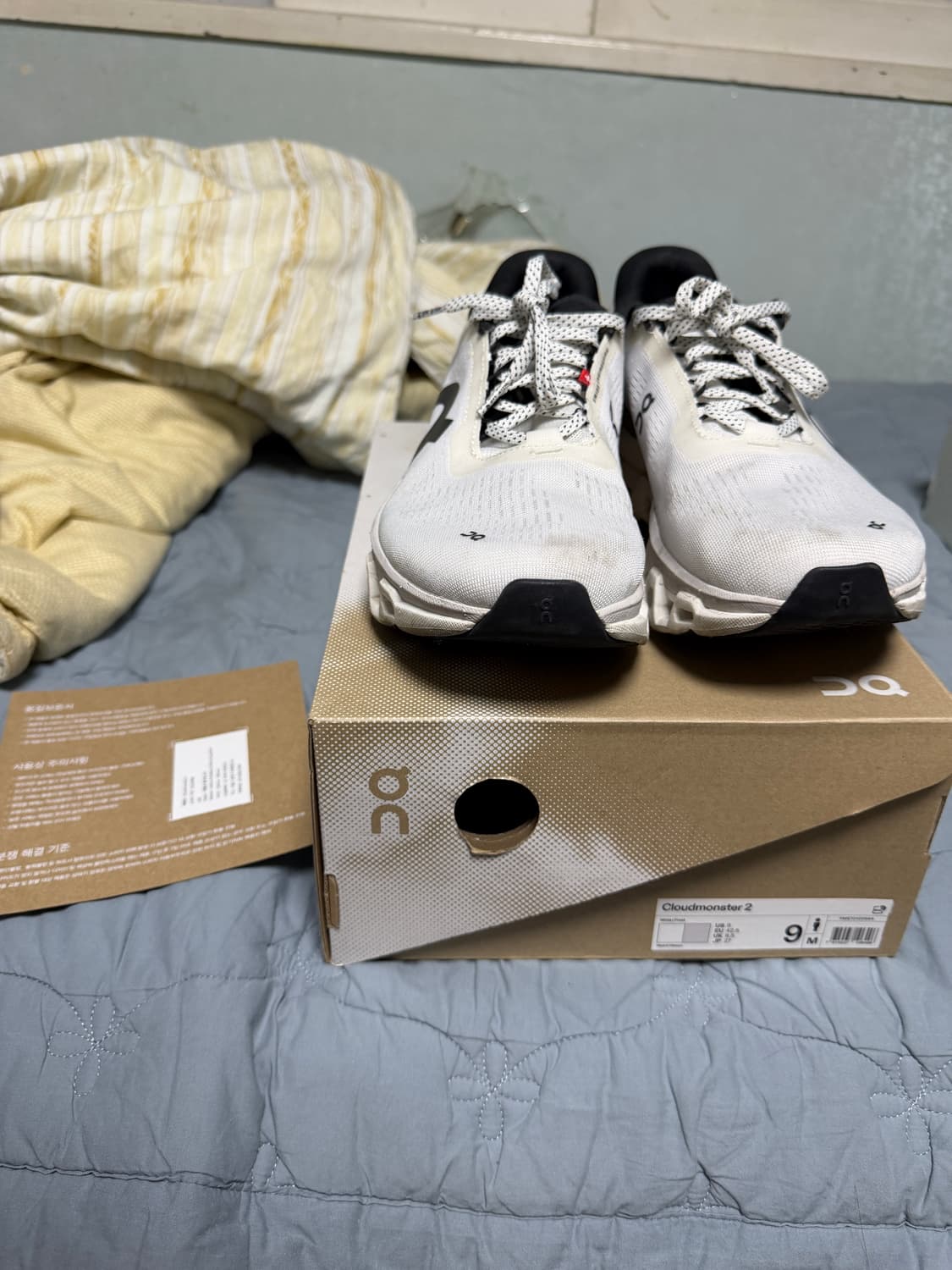 온러닝 클라우드몬스터2  270사이즈 판매(상태좋음) 상품이미지1