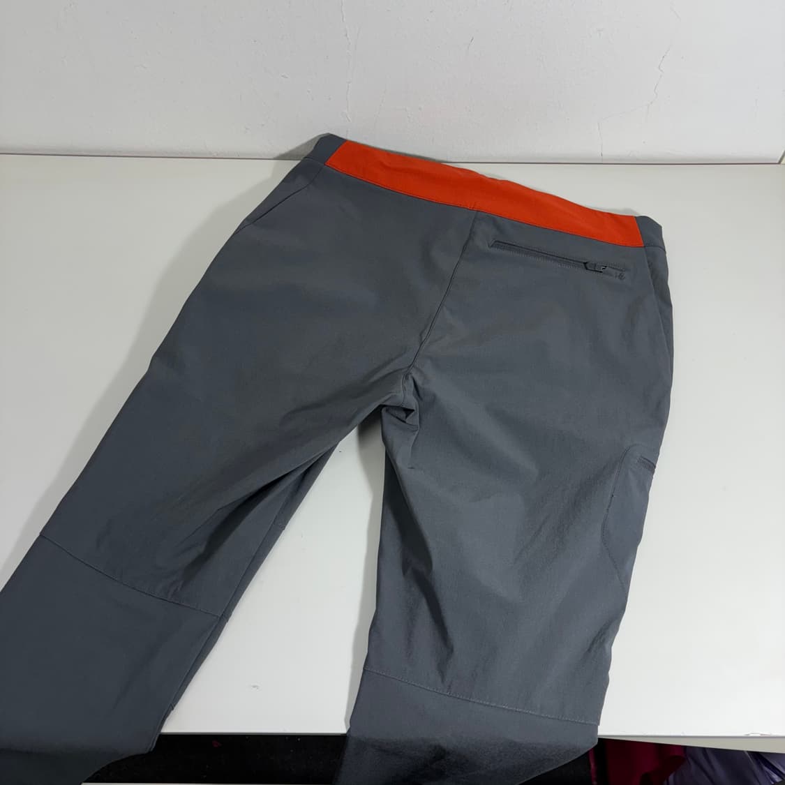 우먼L 살로몬 그레이 슬림핏 등산팬츠 상품이미지3