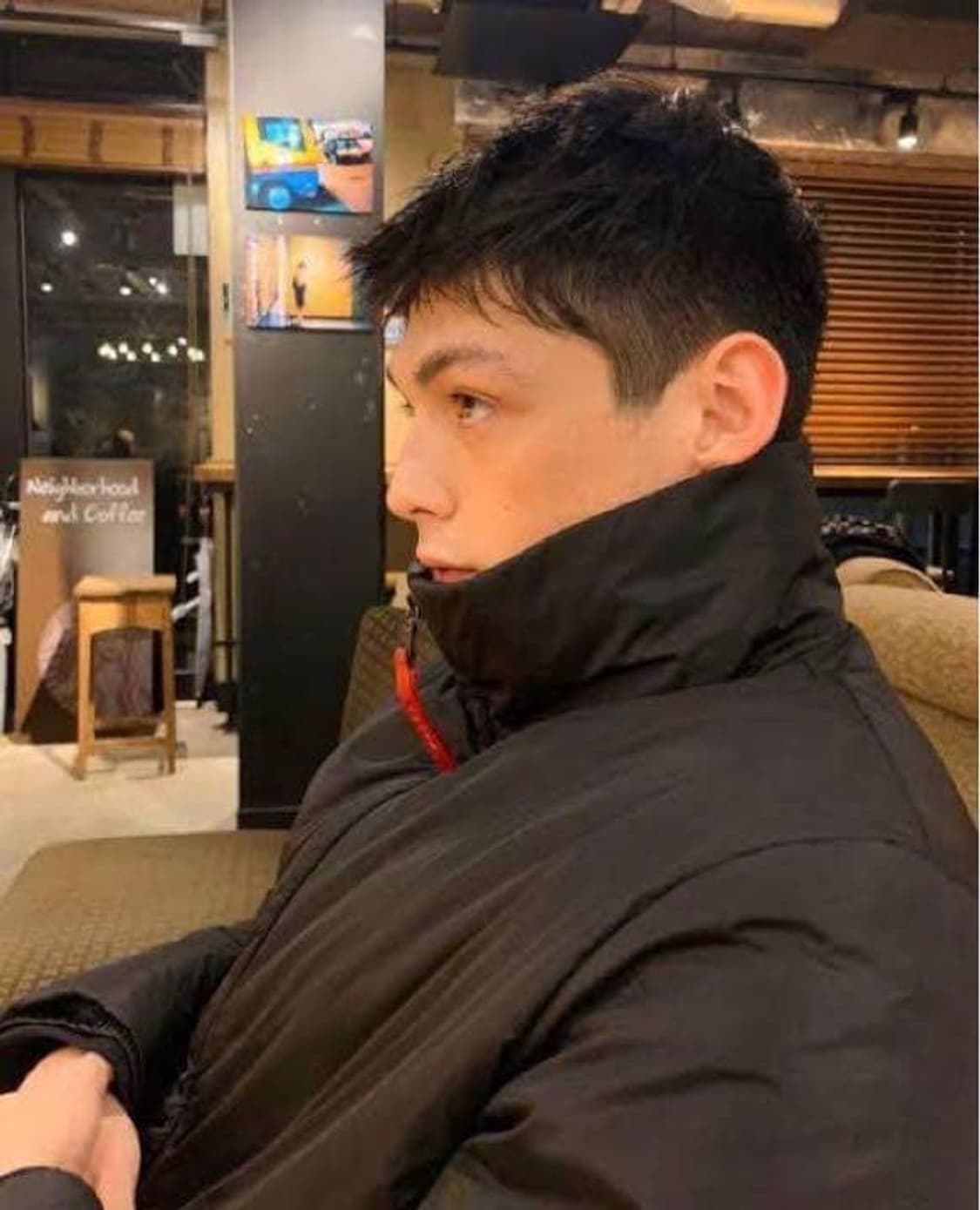 프라다 블랙 다운 자켓 48 상품이미지2