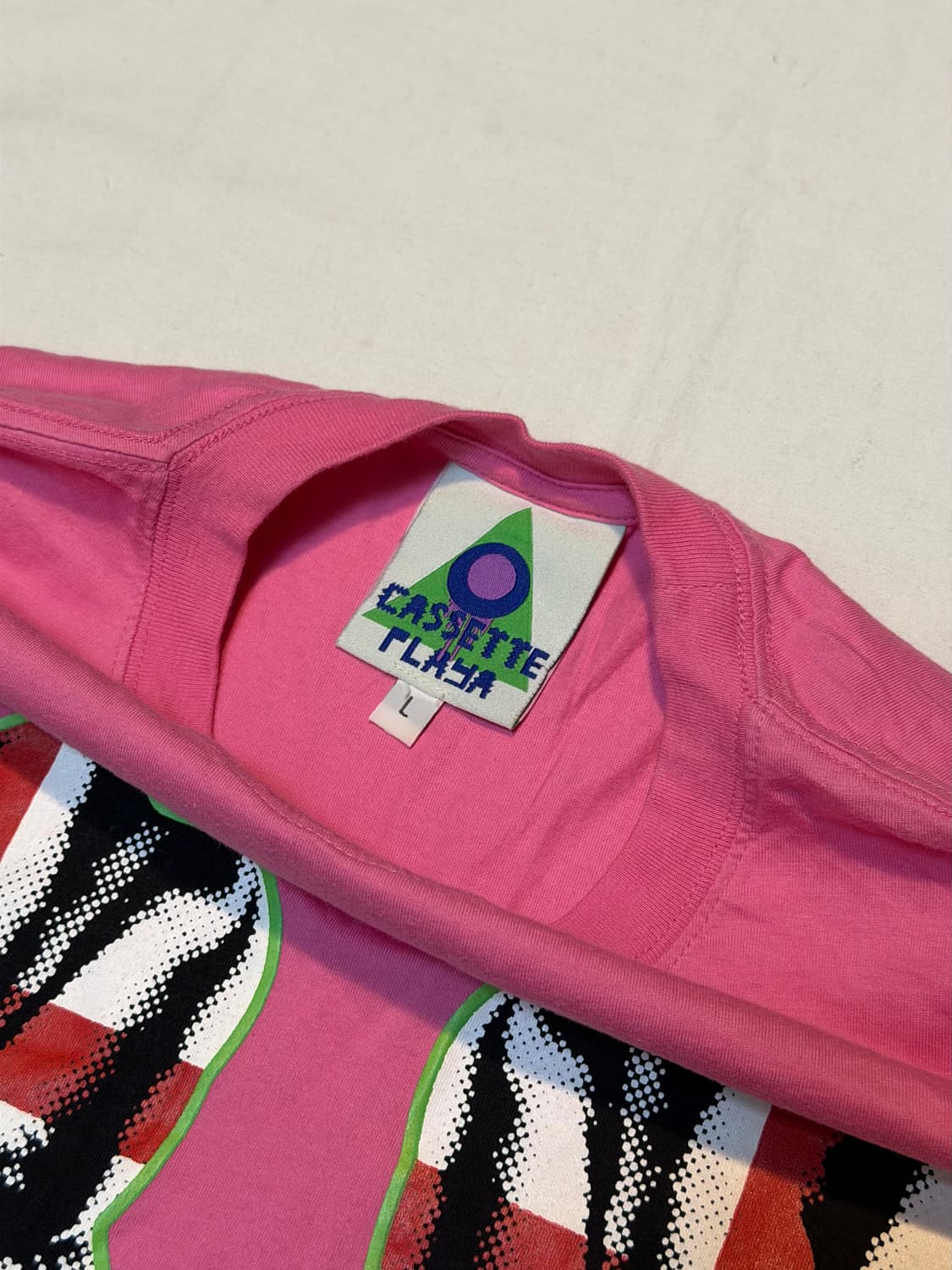 카세트 플레야 시그니쳐 프린팅 반팔 티셔츠 핑크 상품이미지2