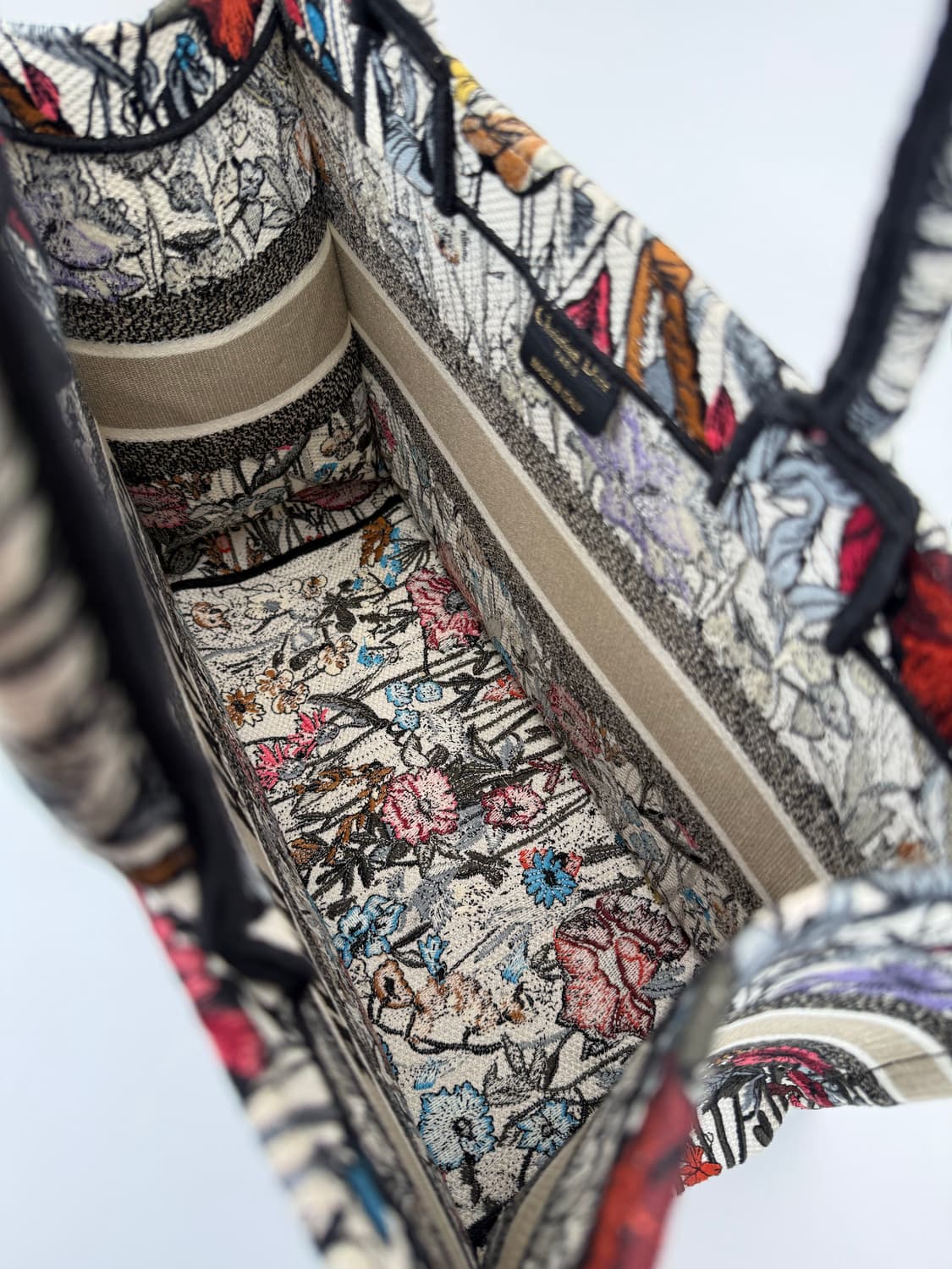 디올 북토트 미디움 멀티 플로럴 자수 상품이미지8