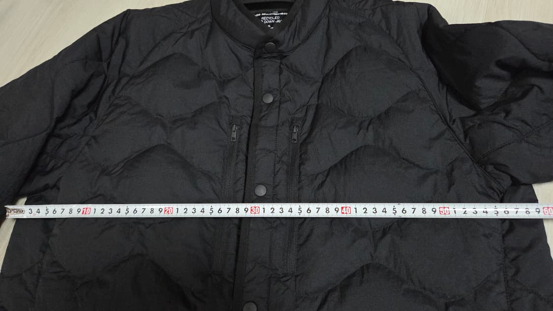 유니클로 화이트마운티니어링 경량 패딩 하이브리드 상품이미지6