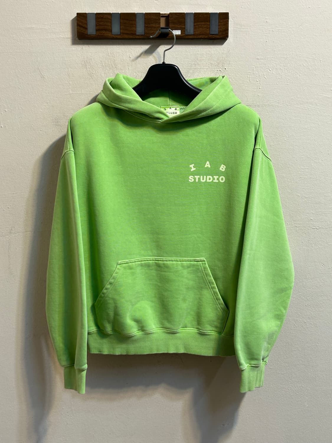 아이앱 스튜디오 로고 후드티 상품이미지1