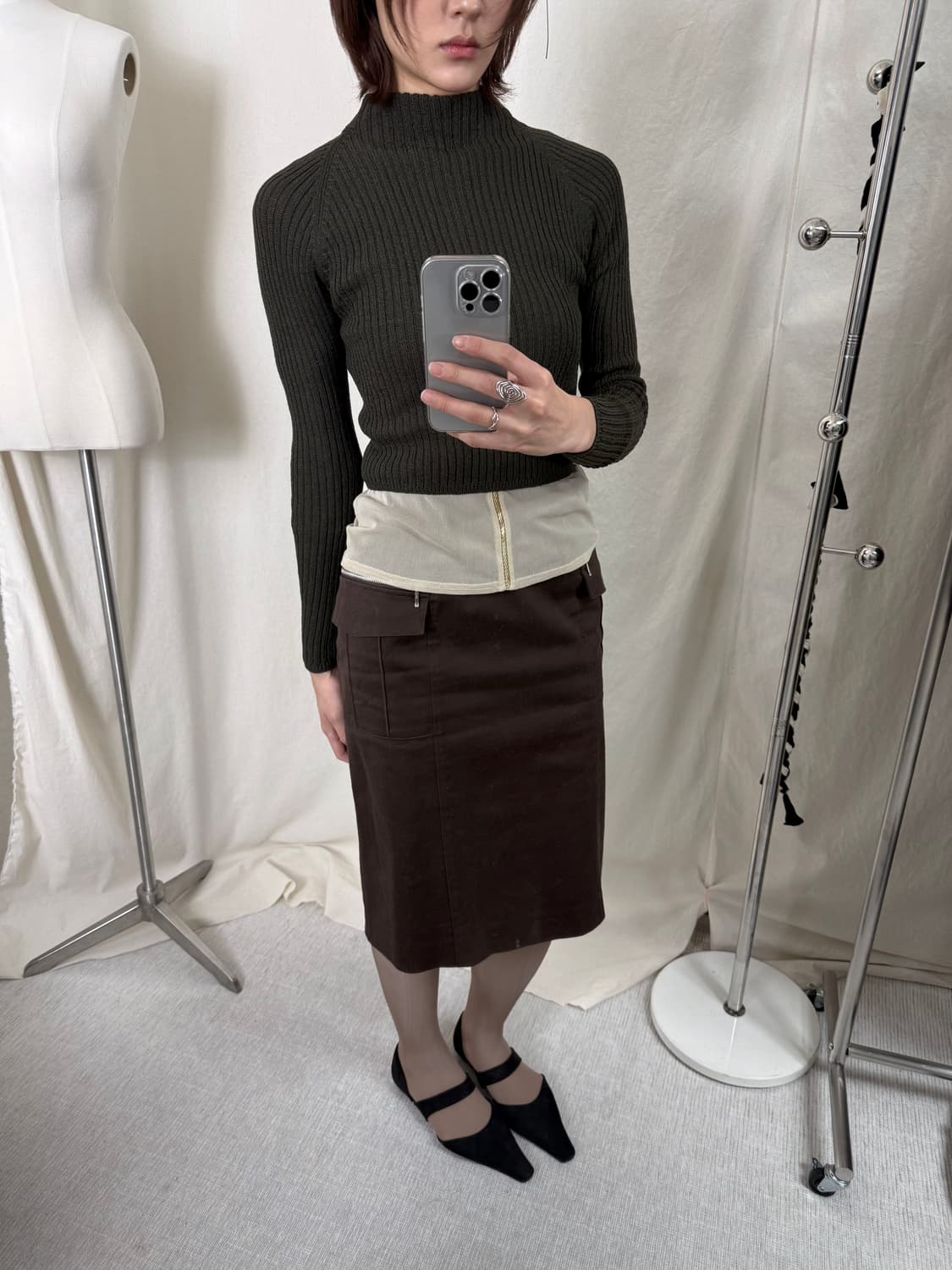 Excursion 카키 니트 크롭 탑 (Made in Hongkong) 상품이미지1