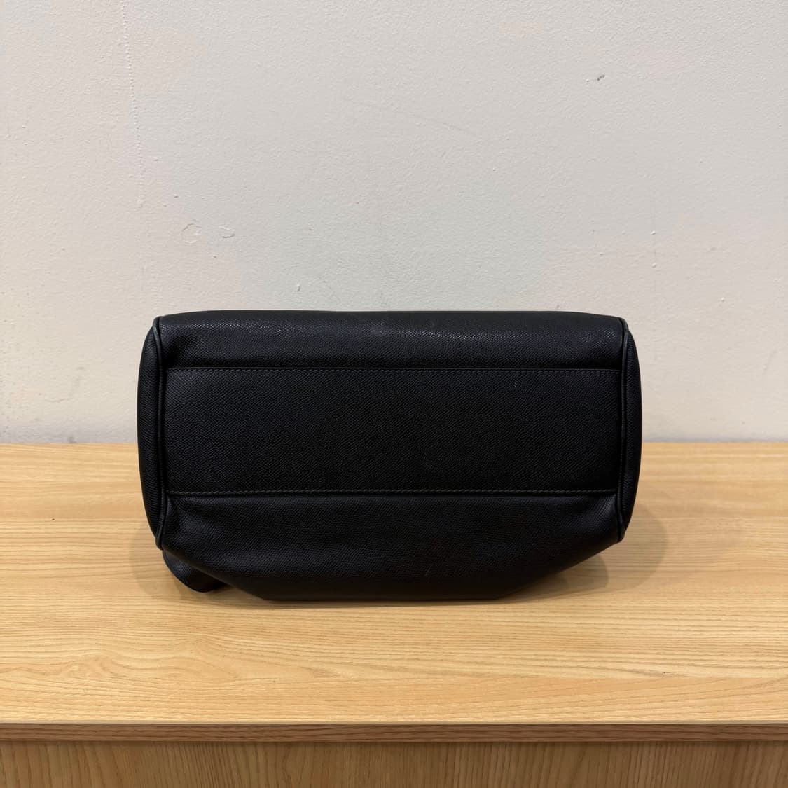 돌체앤가바나 골드 로고 토트백 탑핸들 숄더 스트랩 디테일 블랙 상품이미지4