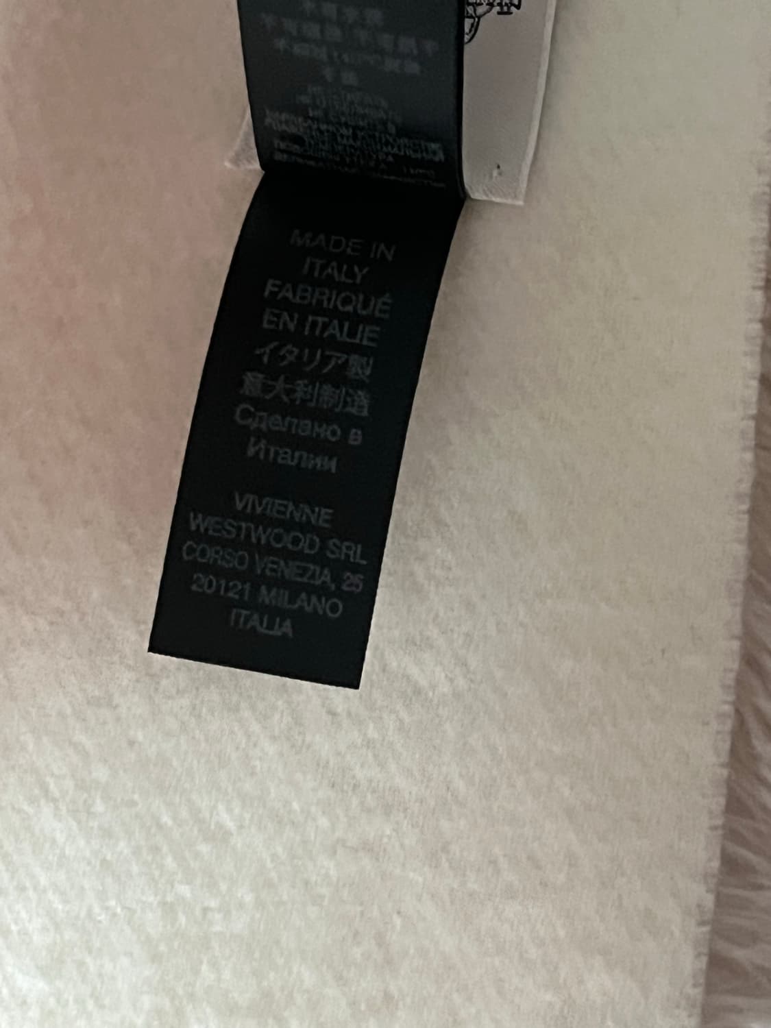 아사착용 정품 비비안웨스트우드 아이보리 머플러 상품이미지4