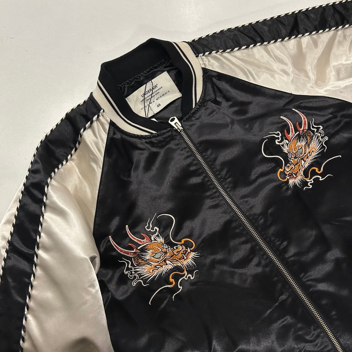 [48] UNDERAIR 용 자수 블랙/화이트 봄버 자켓 B204 상품이미지3
