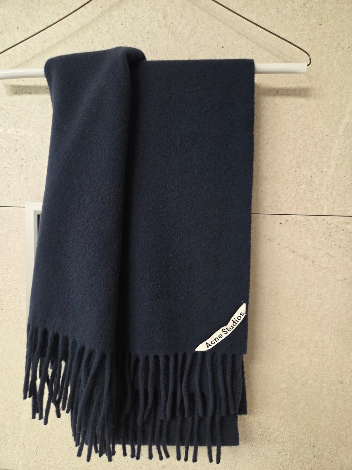 아크네 스튜디오 캐나다 내로우 네이비 머플러 스카프 (사선탭) 상품이미지1