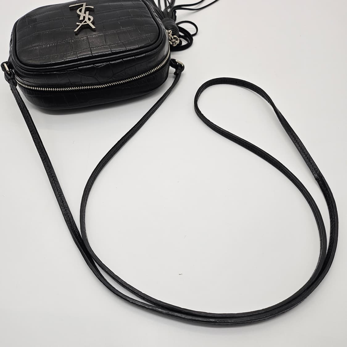 정품 입생로랑 태슬 크로커다일 블로거 미니 크로스백 상품이미지8