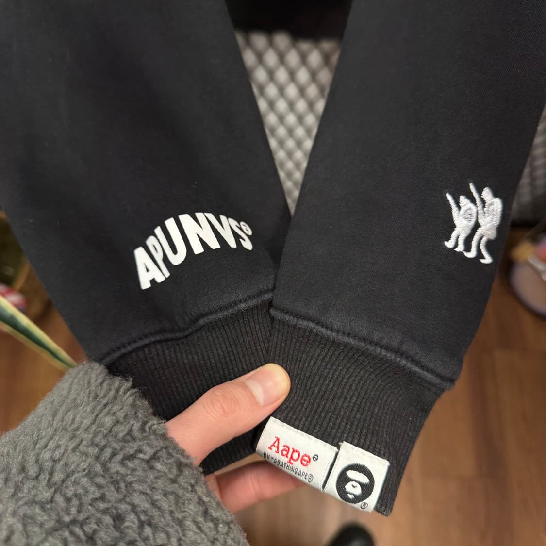 에이프 바이 베이프 후드티 전면 빅로고 포인트 블랙 상품이미지6