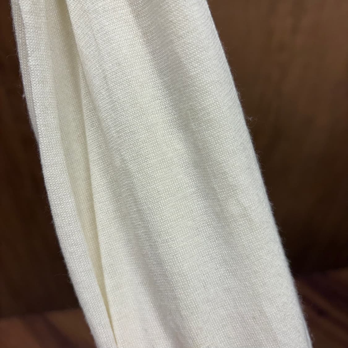 드리스 반 노튼 라운드넥 긴팔 니트 밑단 시보리 퍼프 디테일 아이보리 상품이미지9