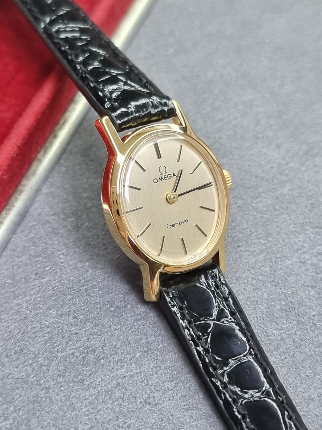 오메가 제네브 빈티지 오벌 샴페인 선레이 다이얼 수동 여성시계 상품이미지4