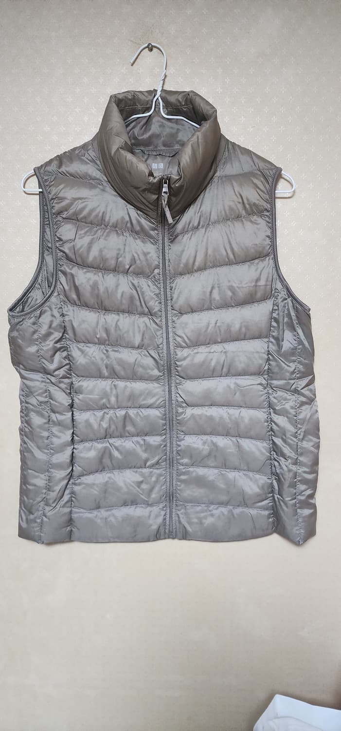 유니클로 여성 덕다운 패딩조끼 L사이즈 상태굿 상품이미지1