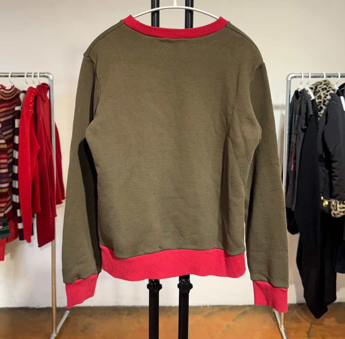 레드 포인트 시보리 그래픽 맨투맨 / 여성 44 추천 상품이미지2