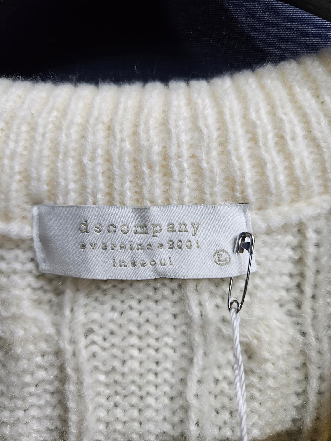 dscompany 아이보리 남성 100 꽈배기 브이넥 니트  상품이미지3