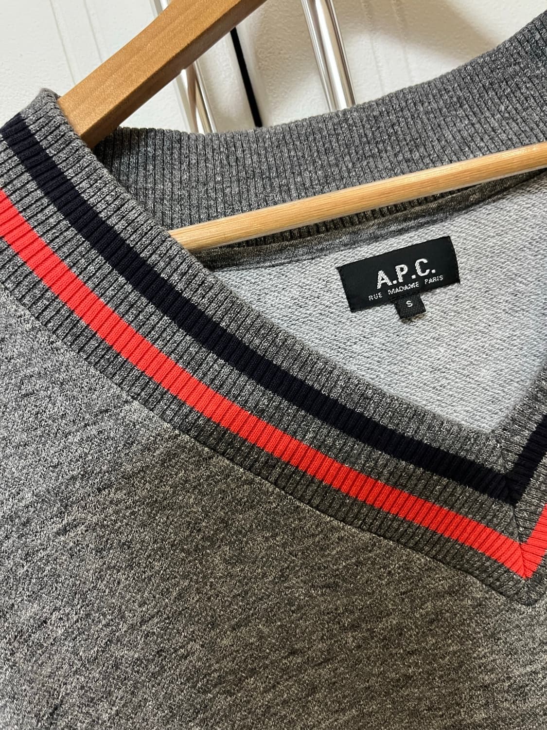 아페쎄 브이넥 니트 스웨터 상품이미지3