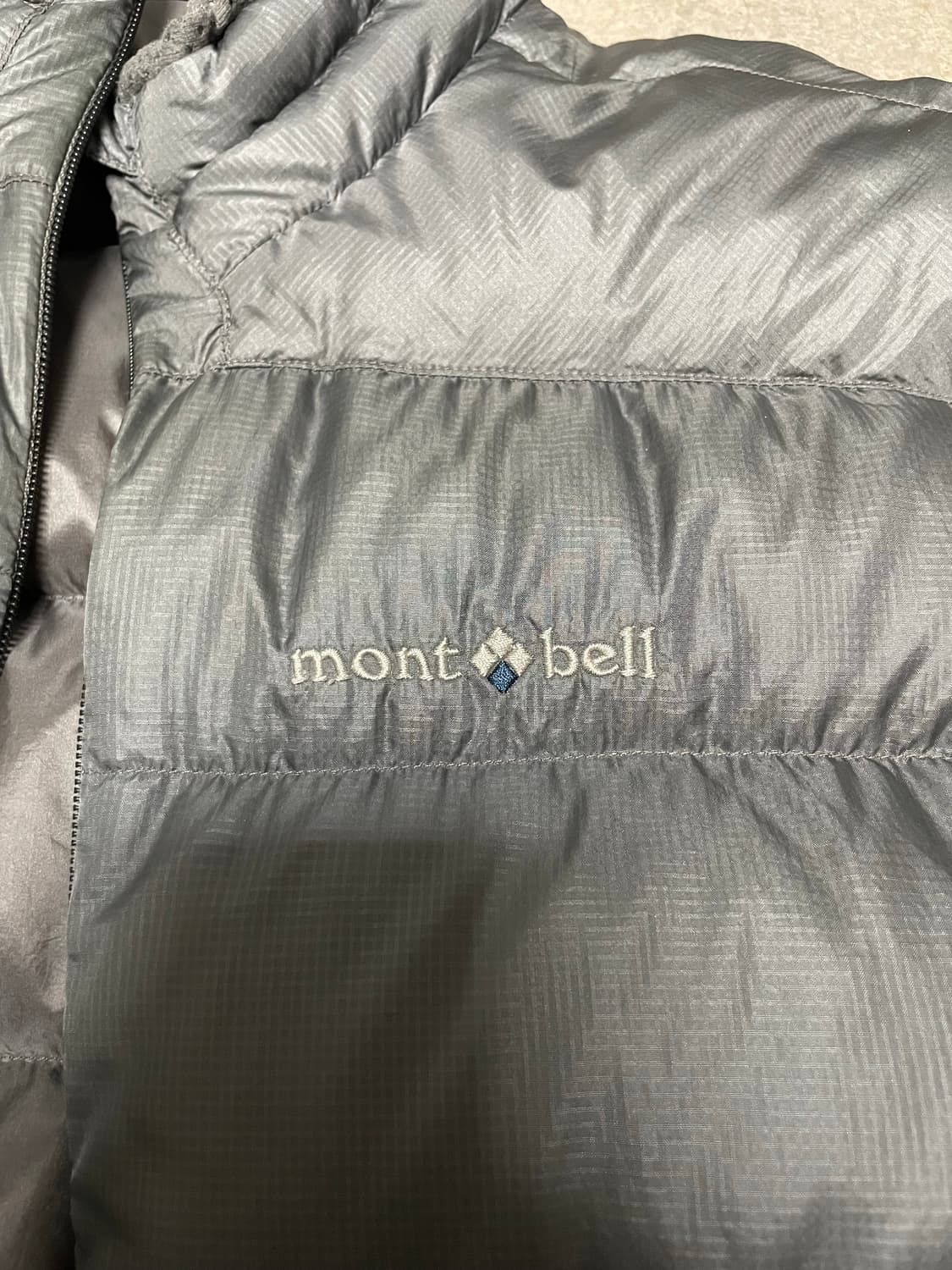 몽벨 라이트 알파인 구스 다운 경량 패딩 실버 그레이 상품이미지3