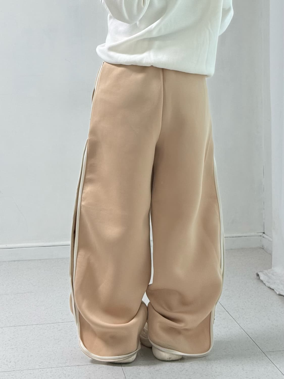 아디다스 베이지 스페이서 팬츠 상품이미지5