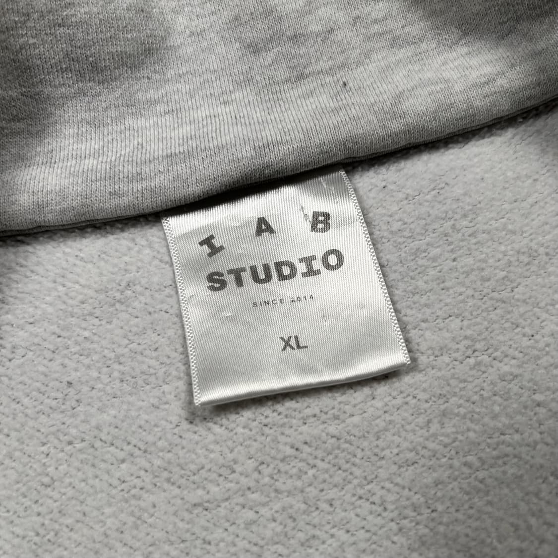 아이앱 스튜디오 하프집업 맨투맨 상품이미지6