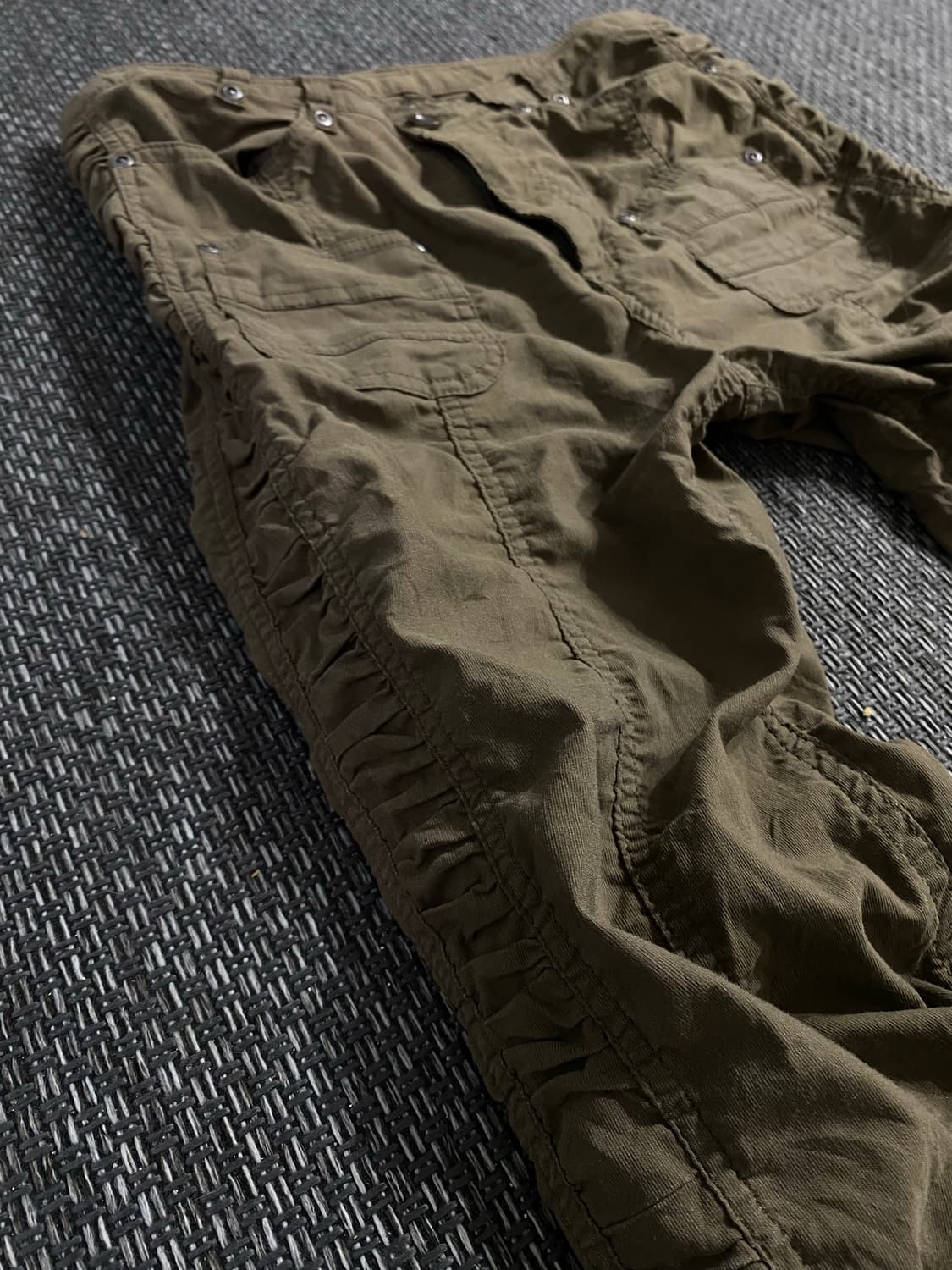  Shirring Detail Slim Fit Khaki Pants 상품이미지6