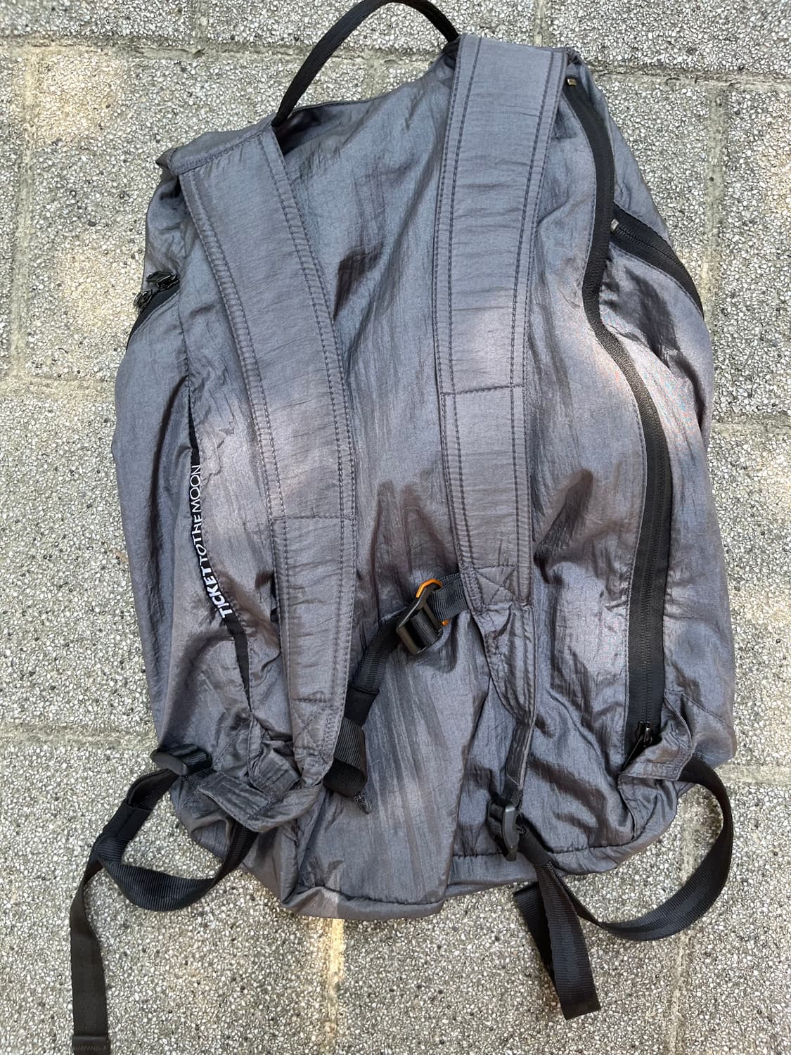 티켓투더문 백팩 그레이 25L 상품이미지3
