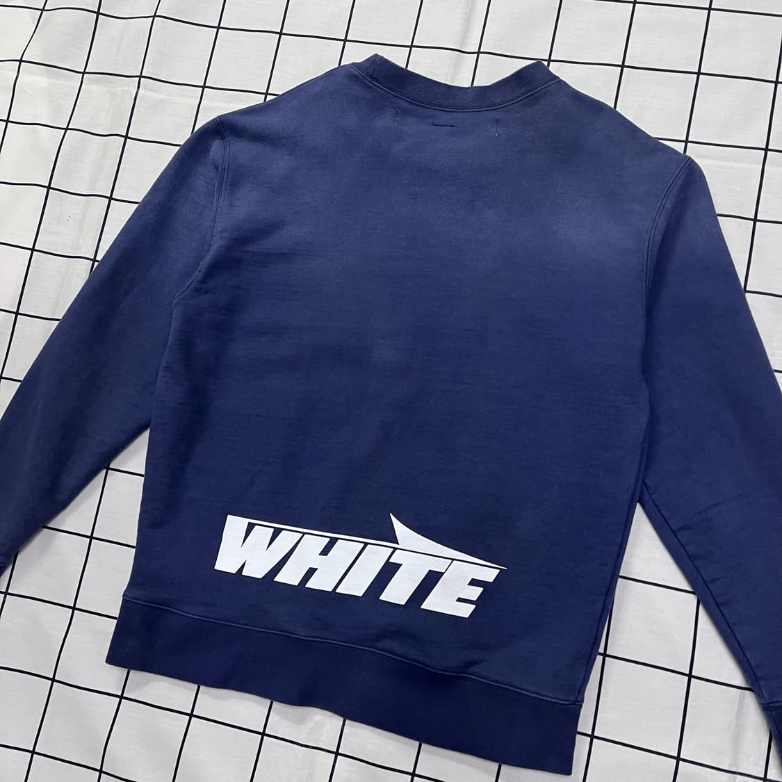 오프화이트 네이비 맨투맨 상품이미지4