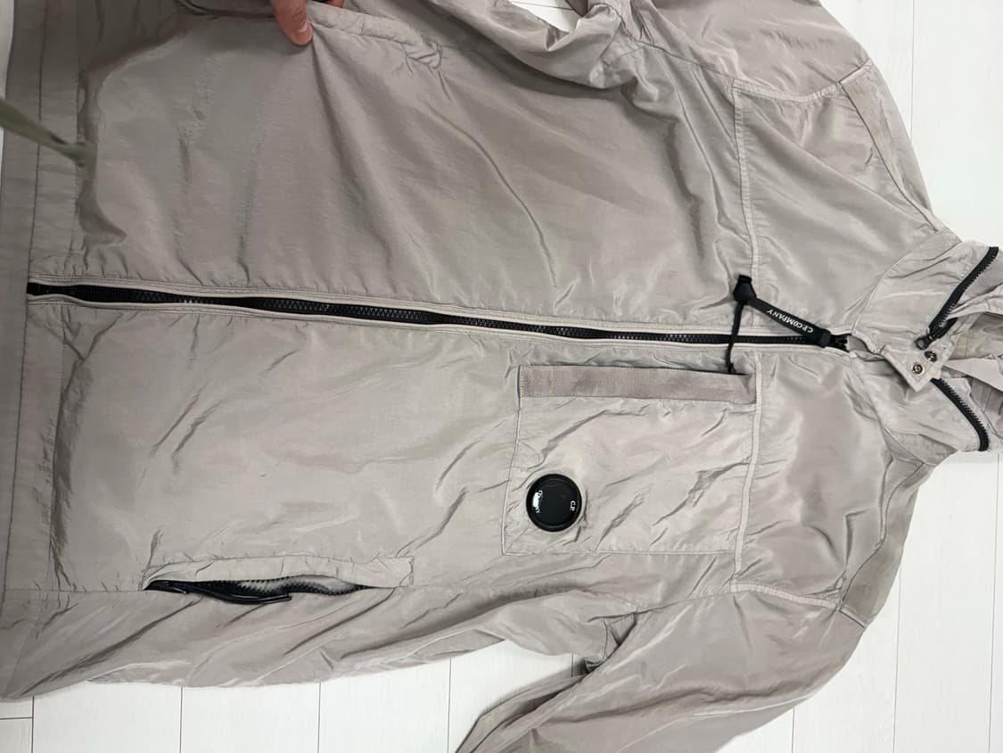 한글텍) CP 컴퍼니 바람막이 XL 사이즈  큰 하자 없이 좋은 상태입니 상품이미지3