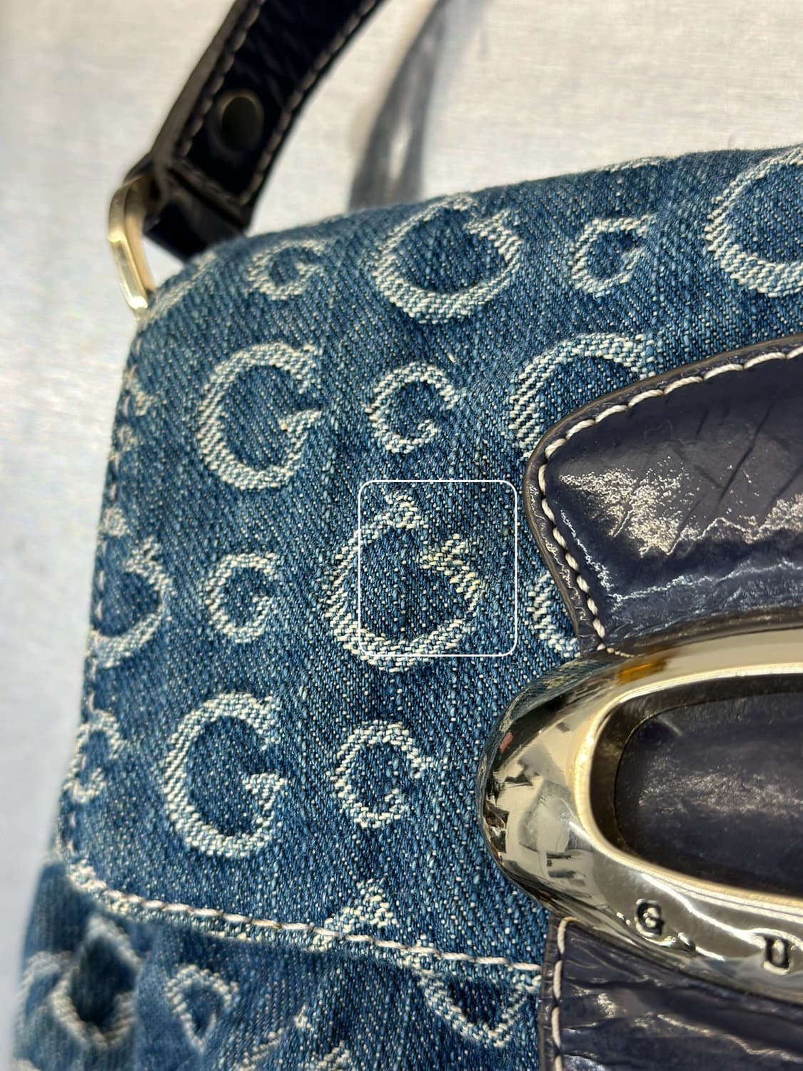 게스 버클 데님 숄더 백  상품이미지7