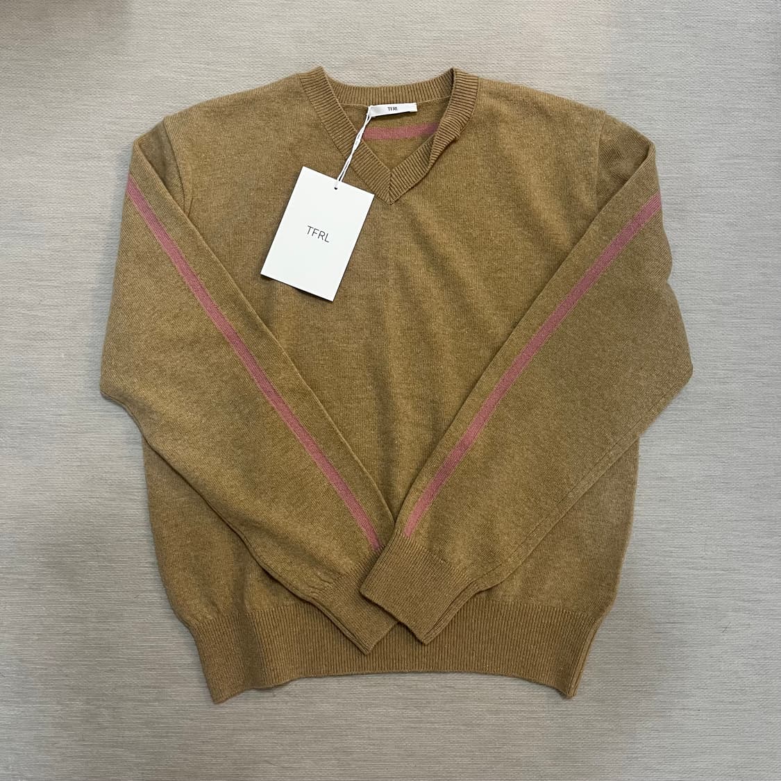 [새상품] TFRL 티에파렐 트위스트 브이넥 니트  상품이미지6