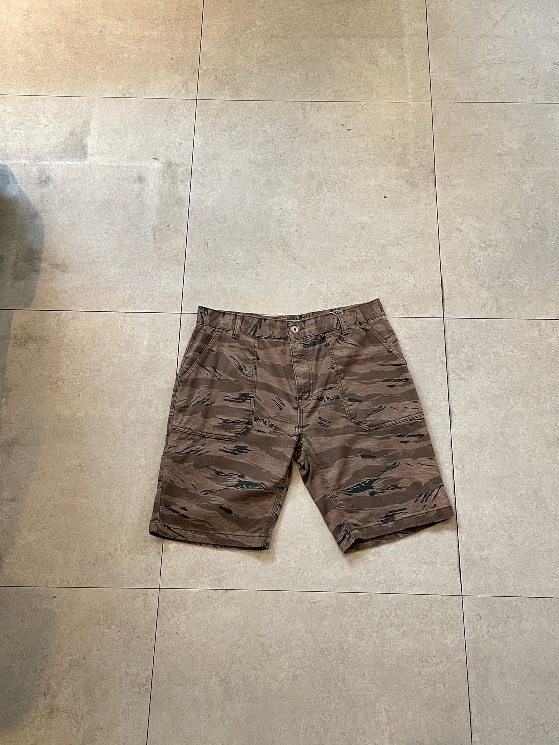 FrizmWORKS 프리즘윅스 타이거 카모 퍼티그 카고 반바지 상품이미지4