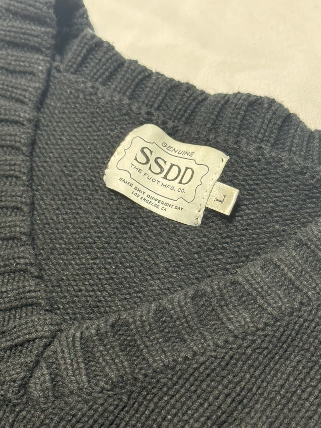 FUCT SSDD 몽클레어 패러디 로고 니트 가디건 상품이미지3