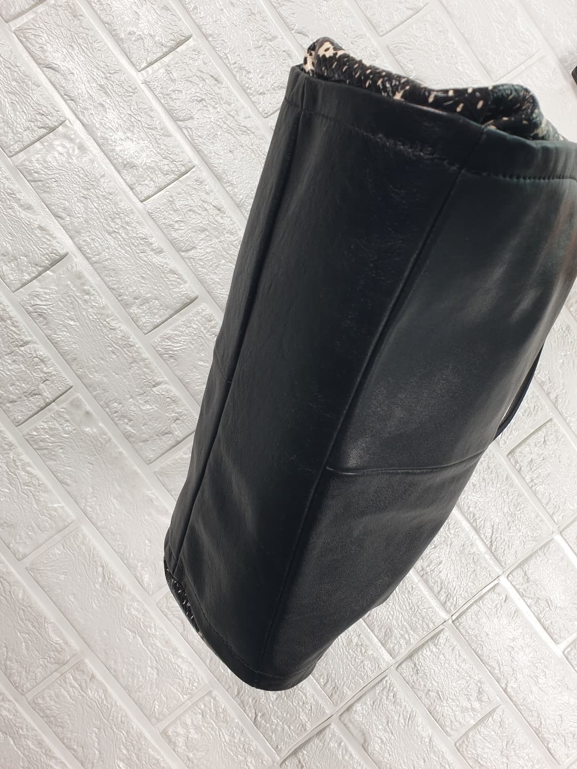 코치 뱀피 엠보싱 레더 숄더백 상품이미지7