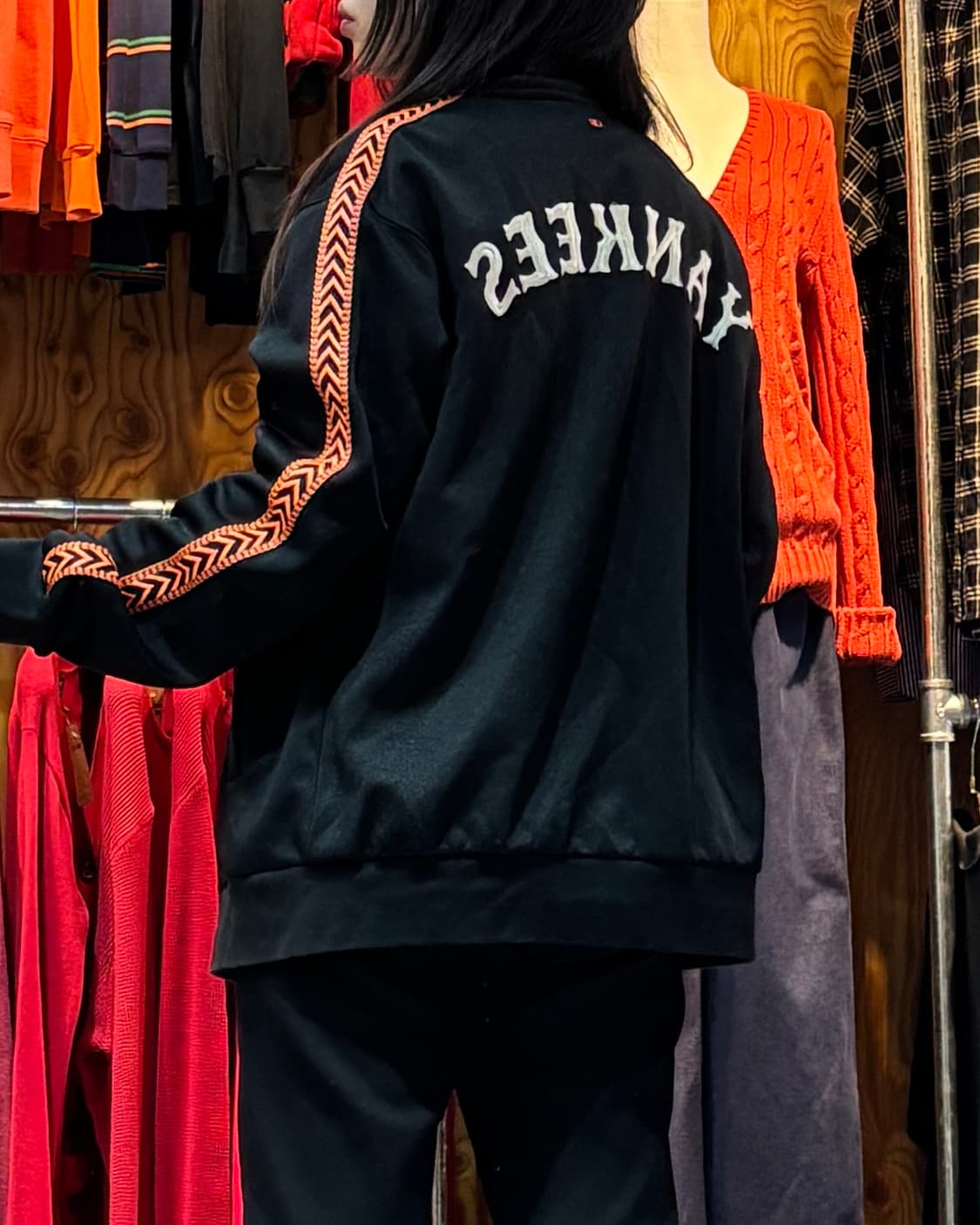 L MLB 뉴욕양키스 스펠링 로고 오렌지 라인 트랙탑 상품이미지2