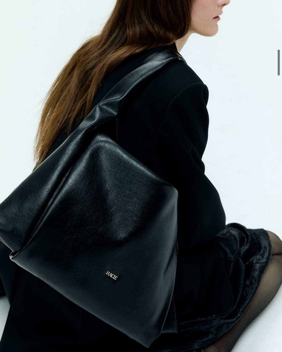 HACIE 하시에 트위스트 스트랩 레더 빅백 상품이미지2