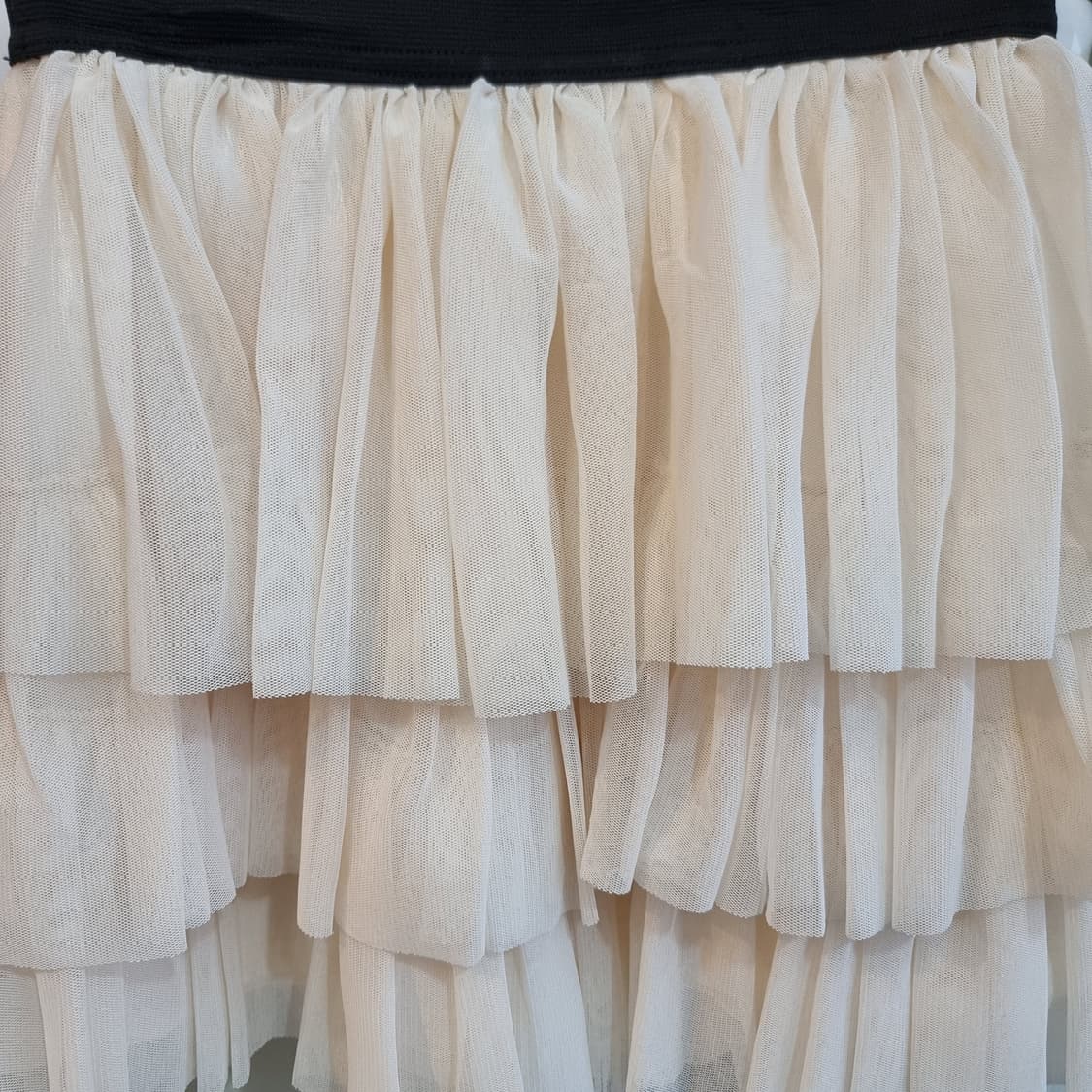 잉그니(INGNI) 크림 튤 티어드 캉캉 미니스커트 상품이미지3