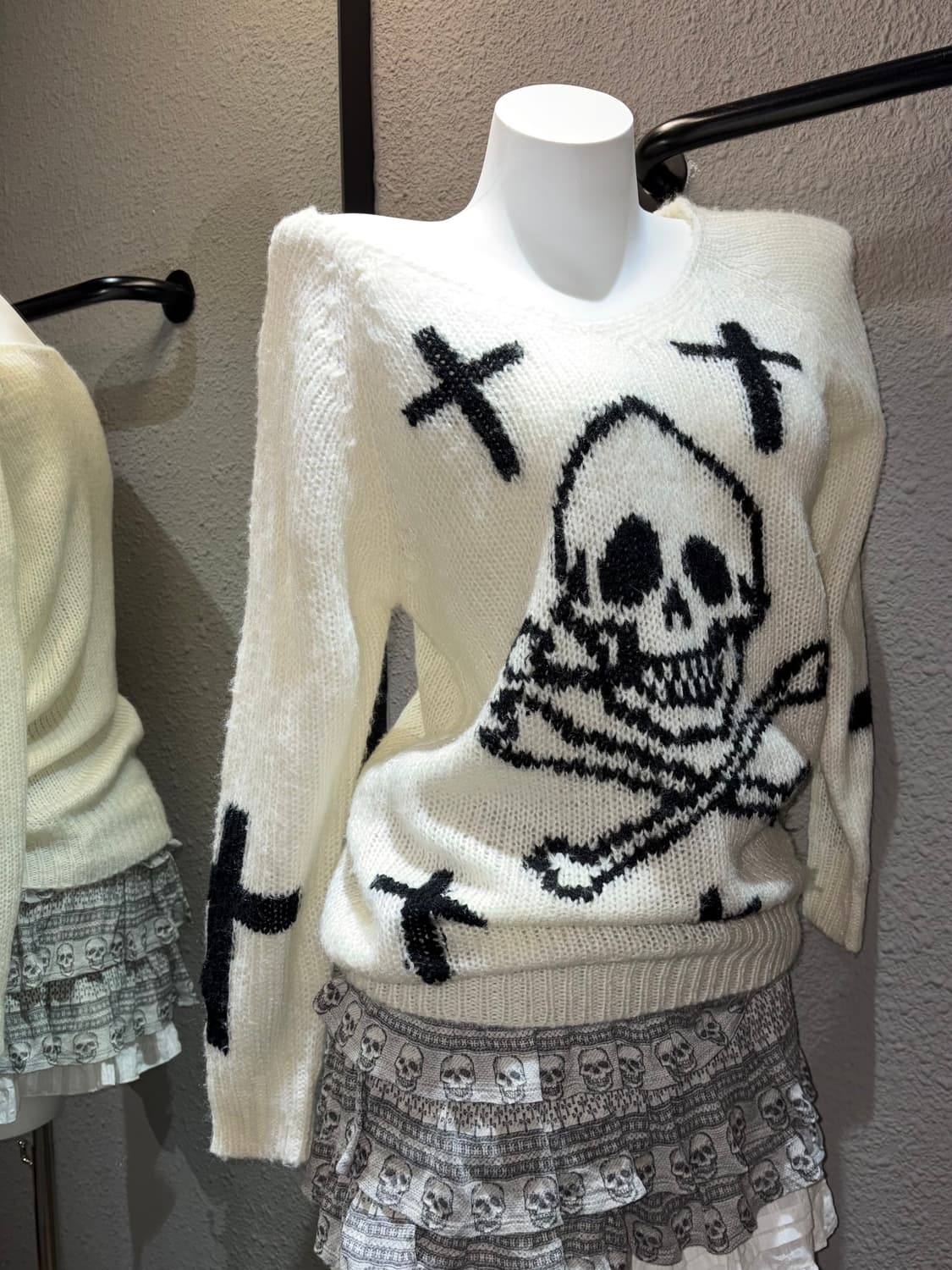 빈티지 펑크 브이넥 니트 상품이미지3