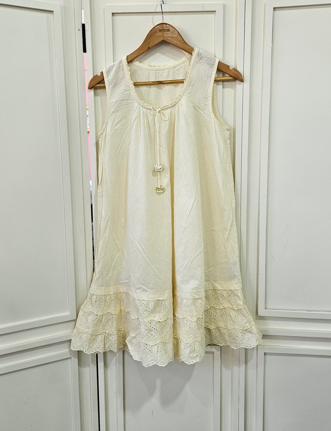 아이보리 민소매 펀칭 레이스 원피스 상품이미지1