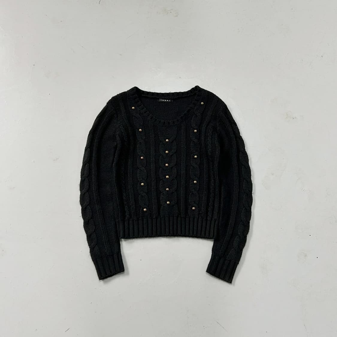 잉그니 블랙 스터드 케이블 니트  상품이미지5