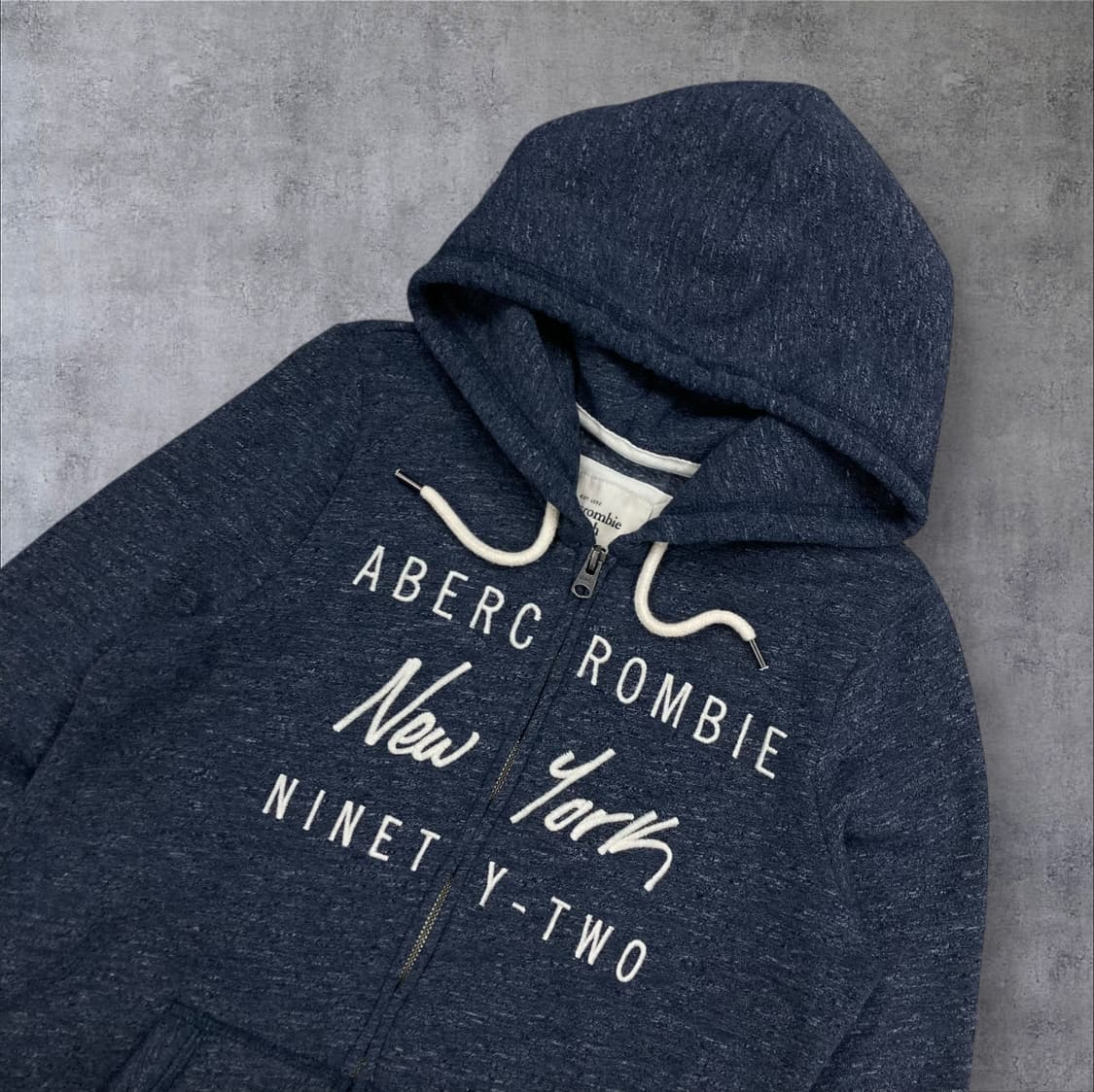아베크롬비 네이비 컬러 스펠아웃 빅로고 후드 집업 상품이미지2