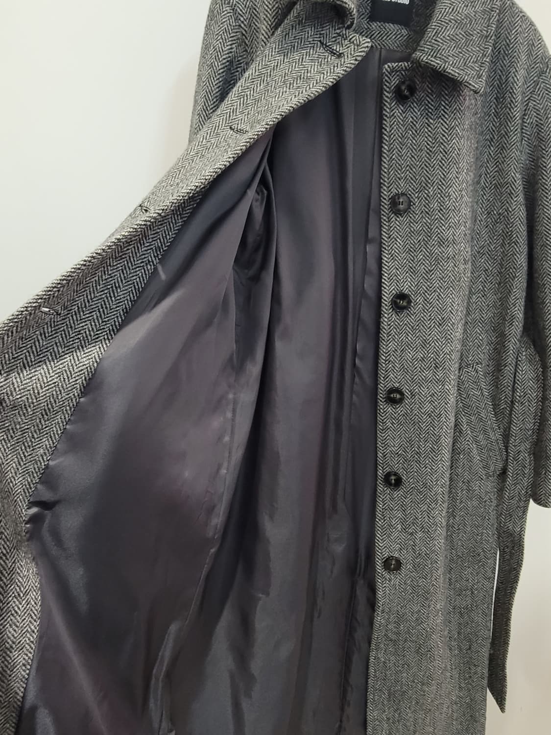 우주스튜디오 울100 카라 싱글 코트 헤링본 블랙 55~66 상품이미지7