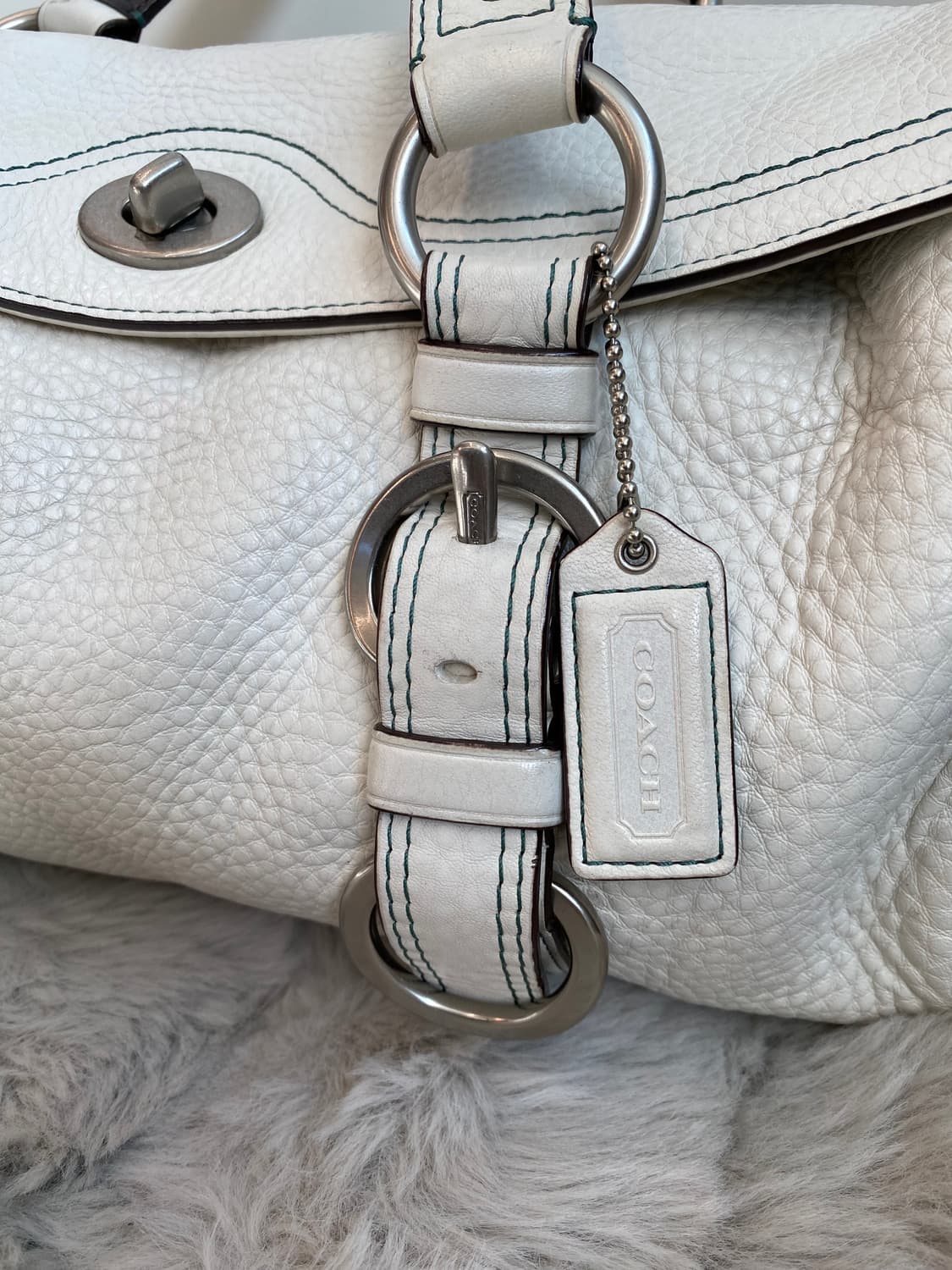 코치 화이트 그린스티치 토트백 상품이미지3