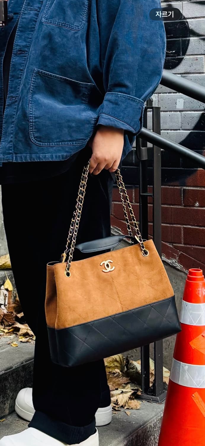 샤넬 공방 25A 스웨이드 스몰 숄더백 상품이미지7