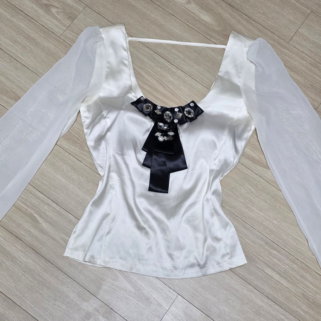 유럽빈티지)공겜여주st 새틴쉬폰 블랙브로치 로맨틱 고딕로리타 블라우스 상품이미지3