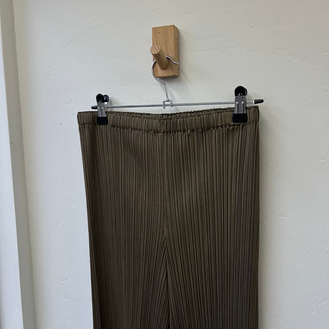 플리츠플리즈 카키 가디건&플리츠플리즈 카키 팬츠 상품이미지4