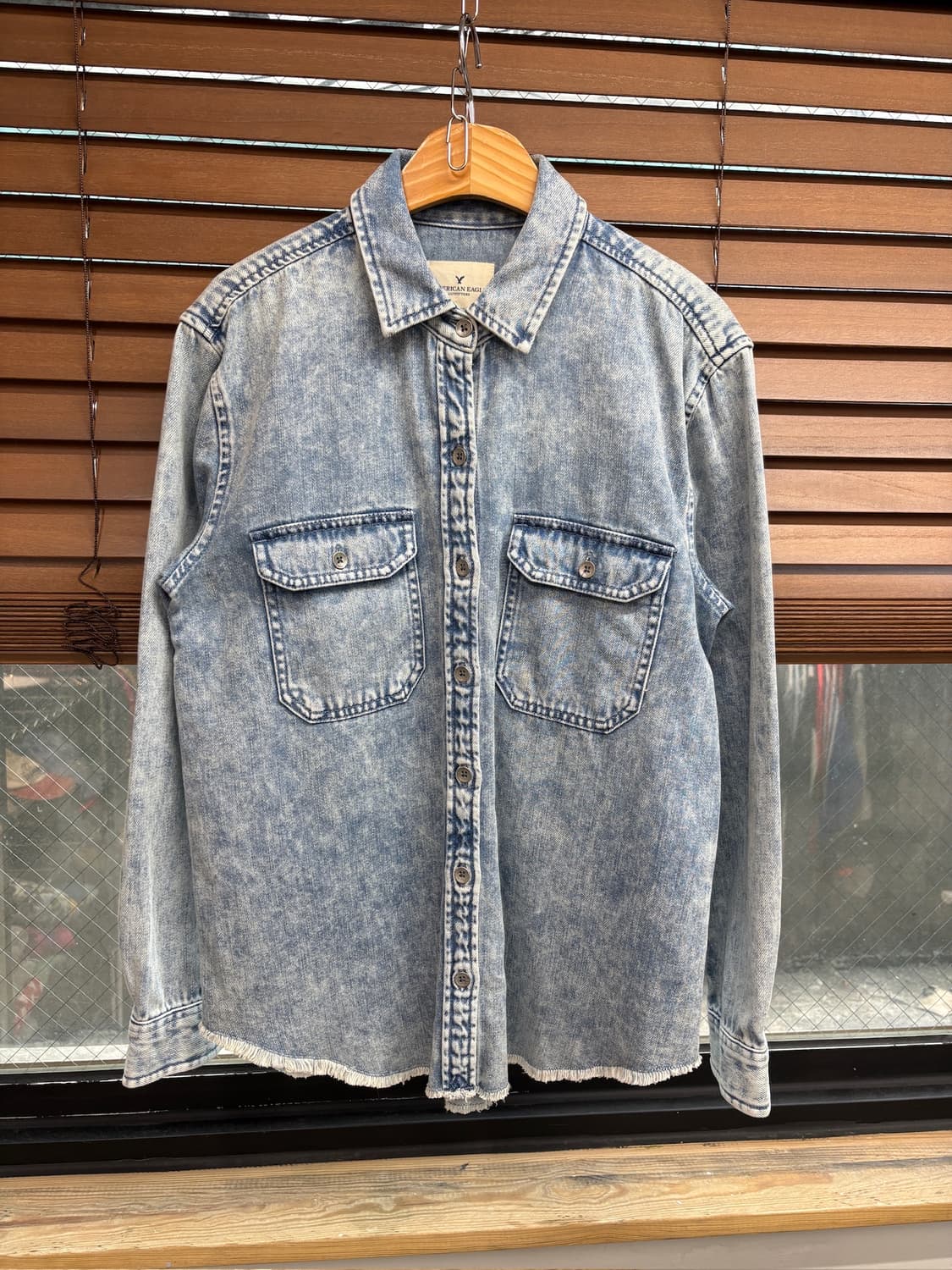 American Eagle 아메리칸 이글 에시드 데님 워싱 커팅 셔츠 상품이미지1