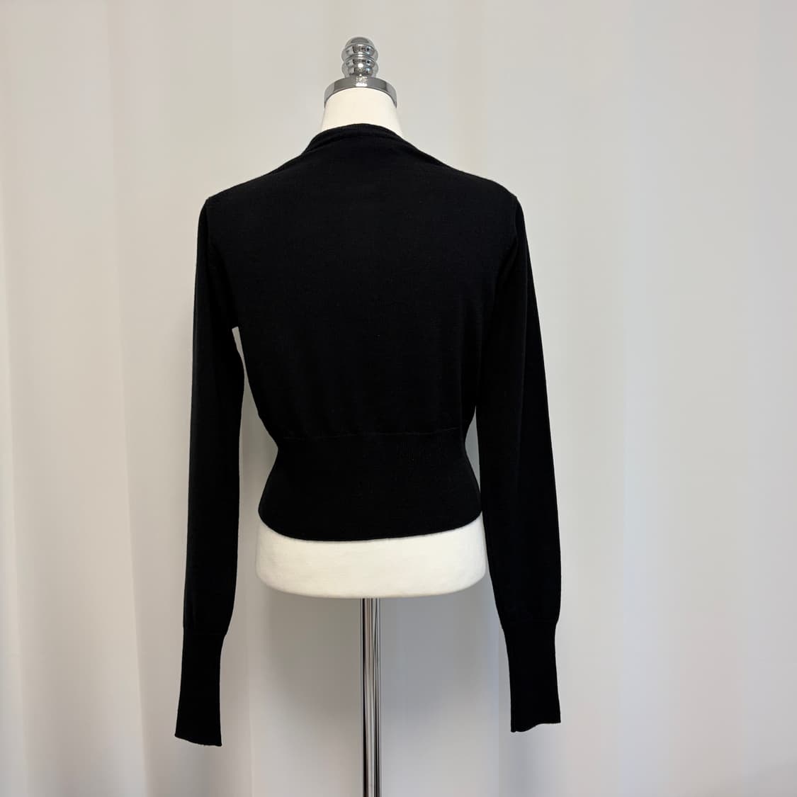 비비안웨스트우드 버진 울 베아 크롭 가디건-블랙 상품이미지8