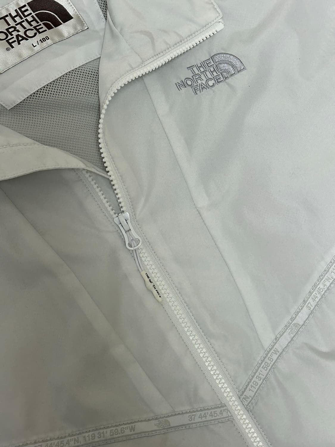 노스페이스 화이트 바람막이 자켓 상품이미지4