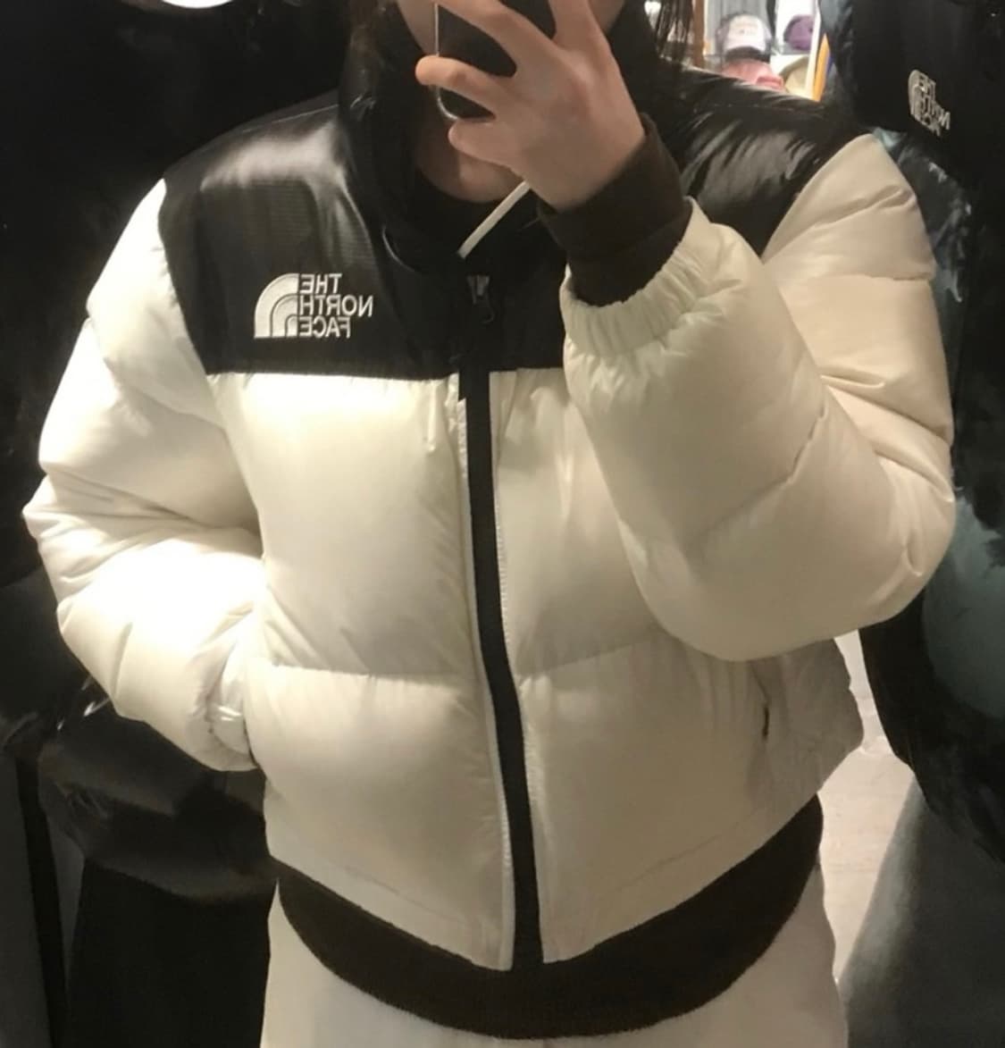 노스페이스 눕시 유광 화이트 숏패딩M 상품이미지10